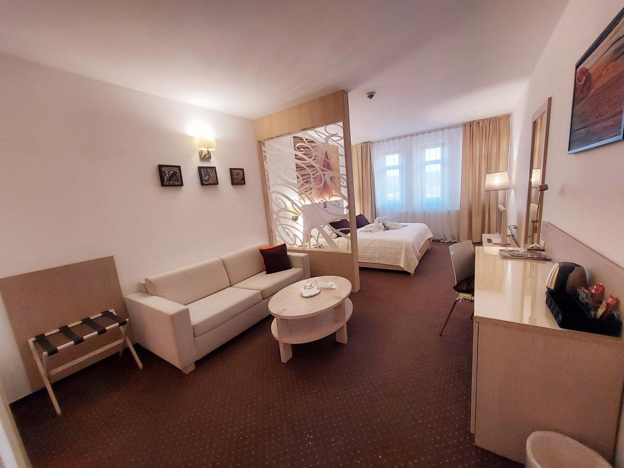 Hotel Slameny Dom & Spa Mala Ida Ngoại thất bức ảnh