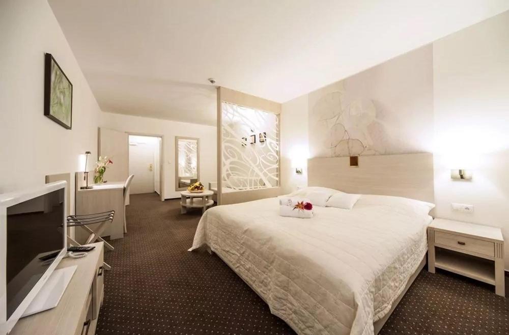 Hotel Slameny Dom & Spa Mala Ida Ngoại thất bức ảnh